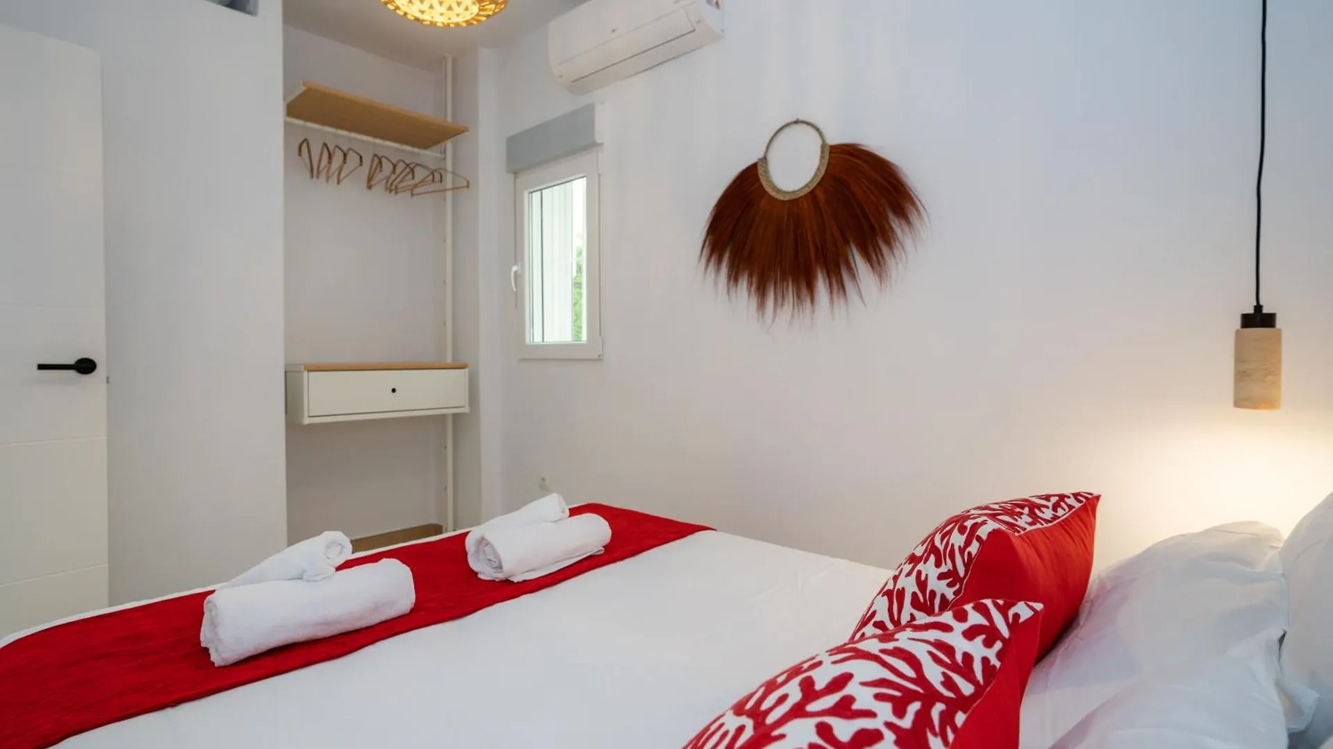 Ocean View On The Beach In The Center Of Town! Rincón de la Victoria Apartamento