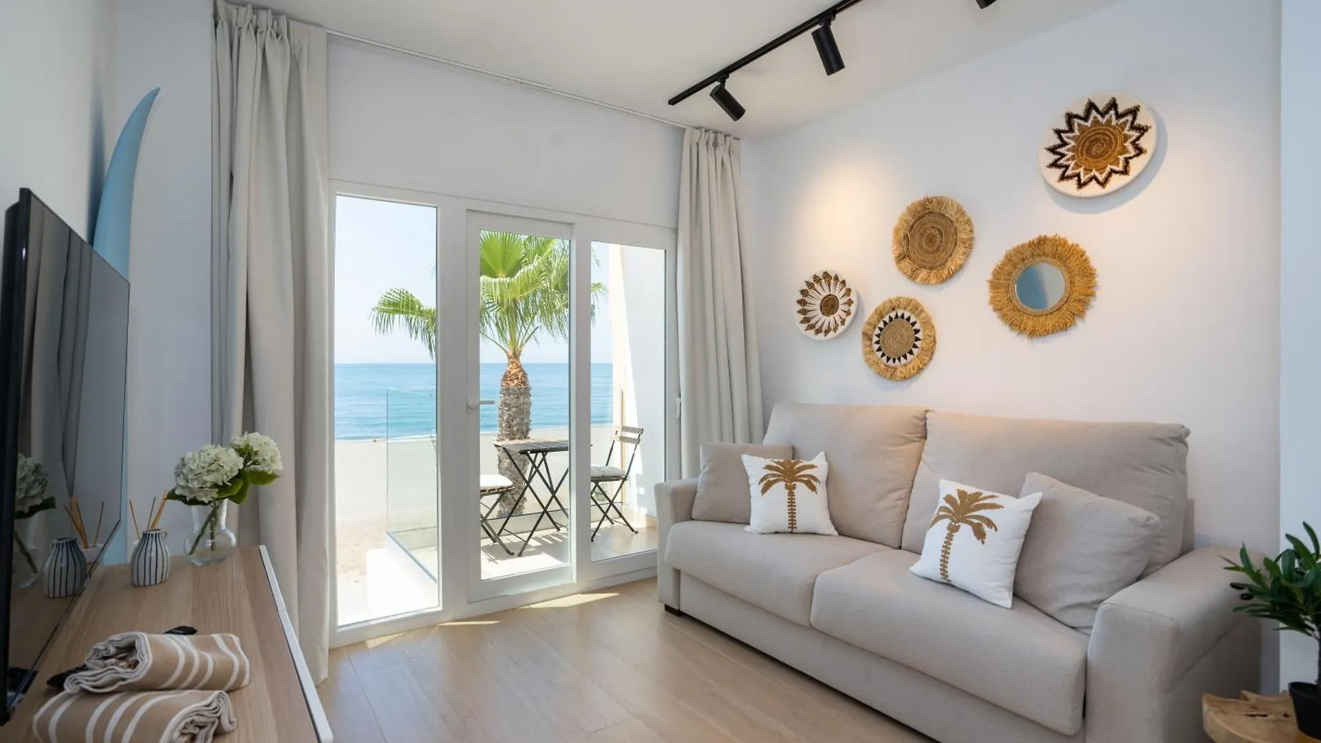 Ocean View On The Beach In The Center Of Town! Rincón de la Victoria Apartamento